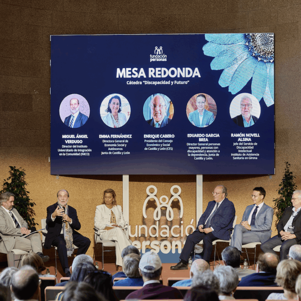 Participantes en la mesa redonda de los premios de Fundación Personas
